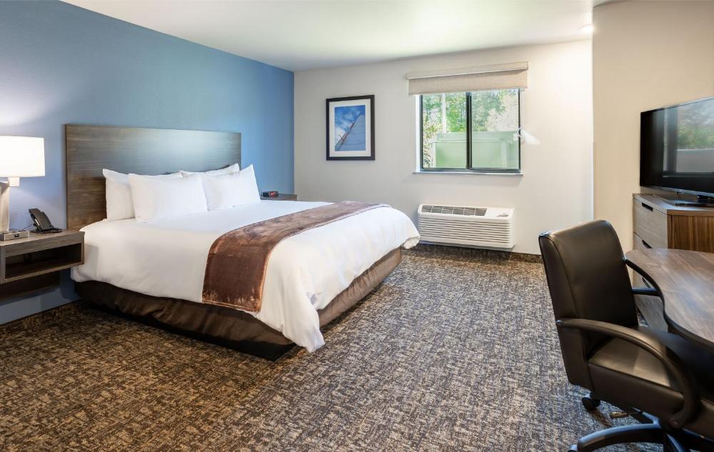 Queen Room - Mobility Accessible interior